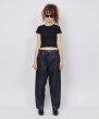 画像2: KURO 3D HEM CROSSED PANTS (2)