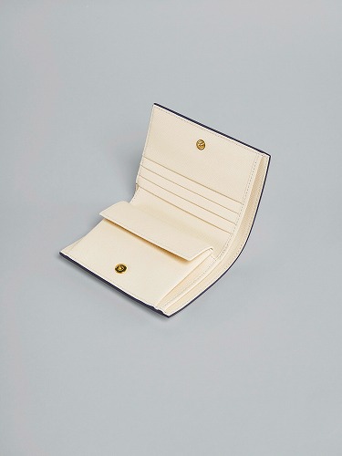 【新品！箱付】マルニ　ブラック サフィアーノレザー製 二つ折りウォレット